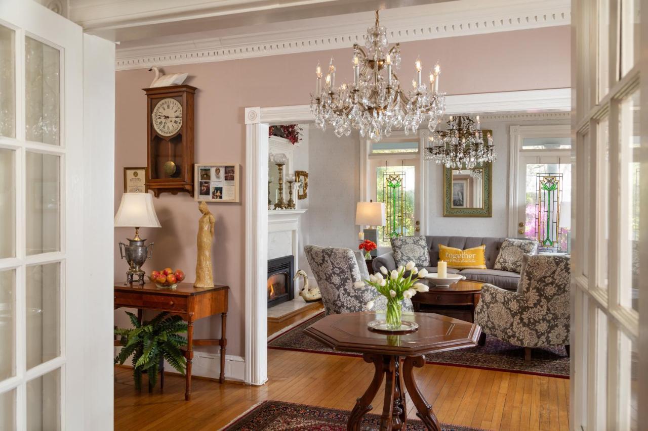 White Doe Inn Bed & Breakfast Manteo Exterior foto